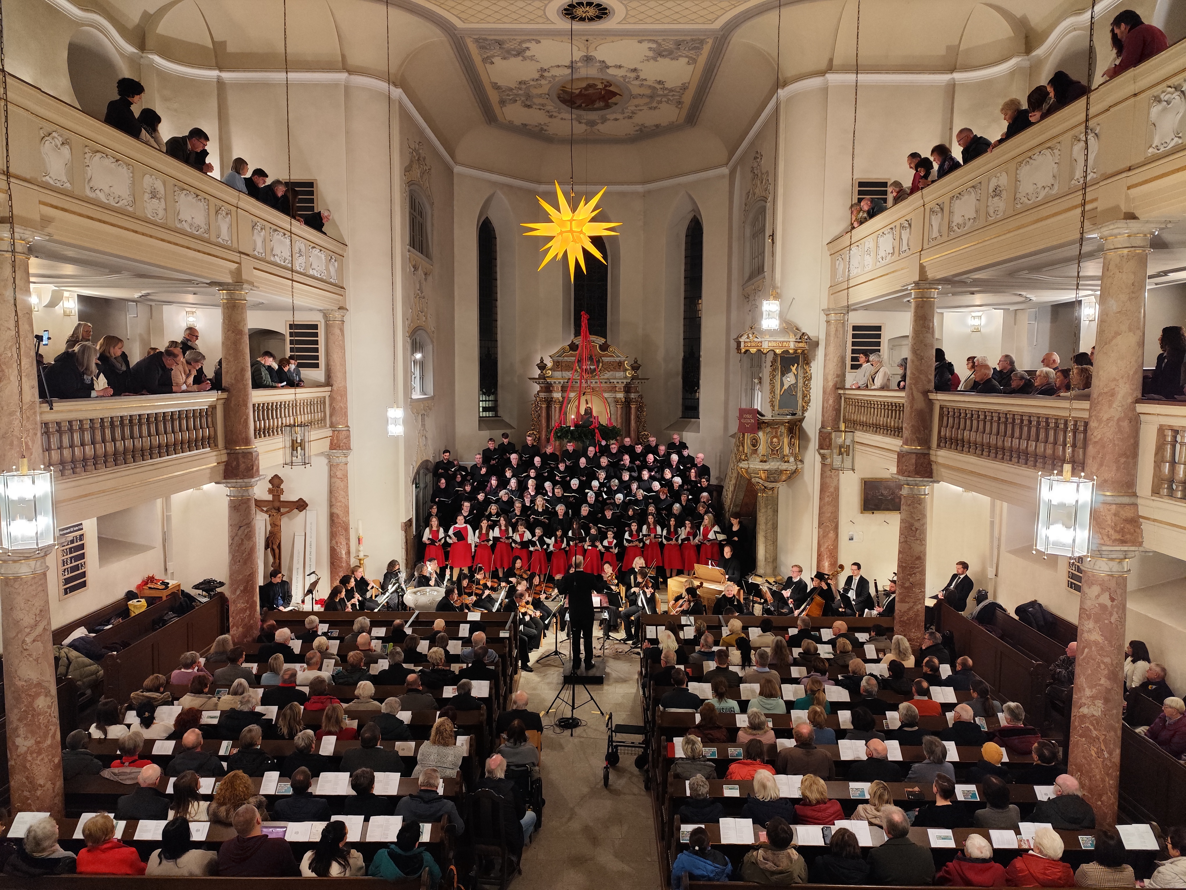 Musiker und Ch&ouml;re beim Weihnachstoraturium in der Stadtkirche St. Veit, Wunsiedel, am 25.11.2025